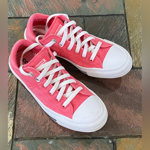 Converse Chuck Taylor All Star Madison Low Strawberry Jam 564332F Sneakers - Picture 1 of 13